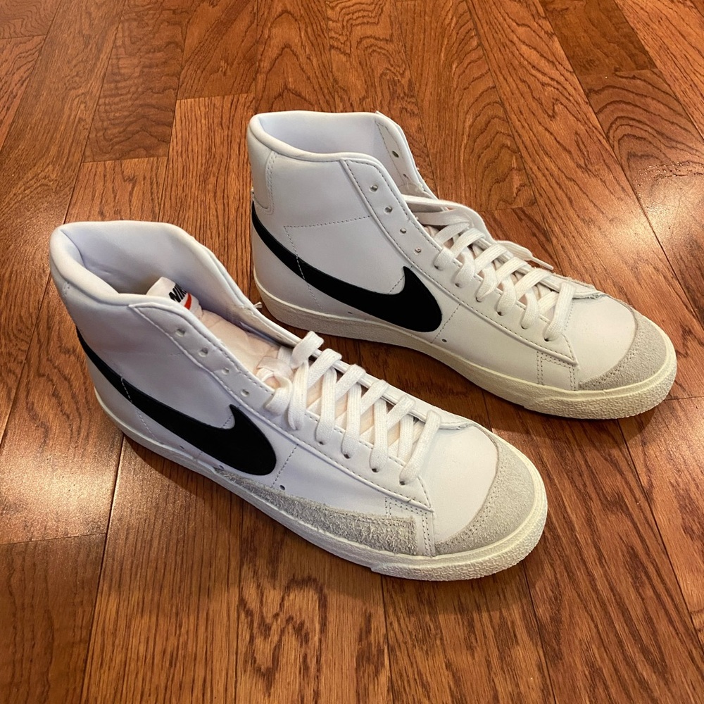 Nike Men’s Blazer Mid ‘77 vintage shoes size 8.5